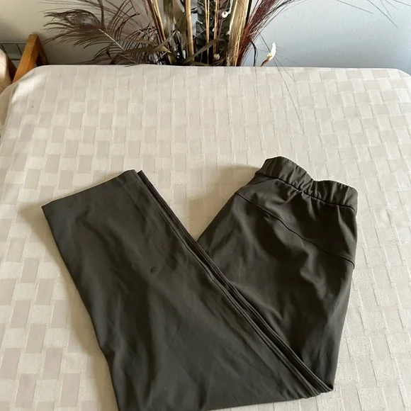 Lululemon On The Fly Crop 23” in Dark Olive - Picture 8 of 13